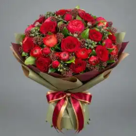 The Crimson Classic: A Luxe Rose & Ranunculus Bouquet