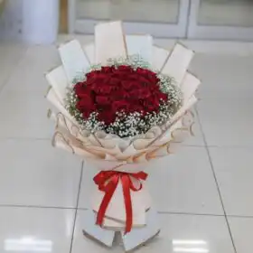 Luxury 18 kisses Red Roses Bouquet