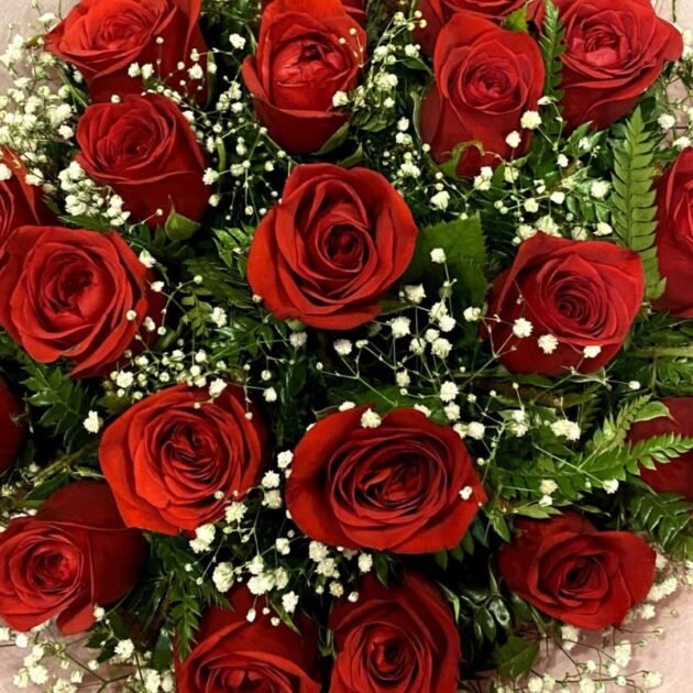 Luxury 12 Red Roses Bouquet For Gift