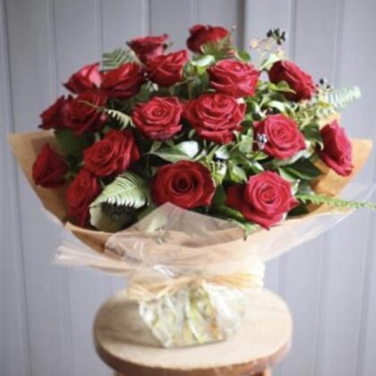 Buy Cheap Price 18 Hand-tied Red Roses Bouquet Next Day Delivery