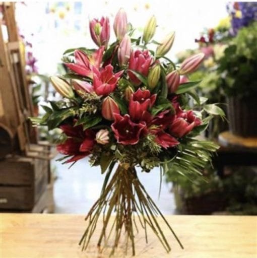 Hand-Tied red lily flower bouquet Luxury 100% Flowers delivery