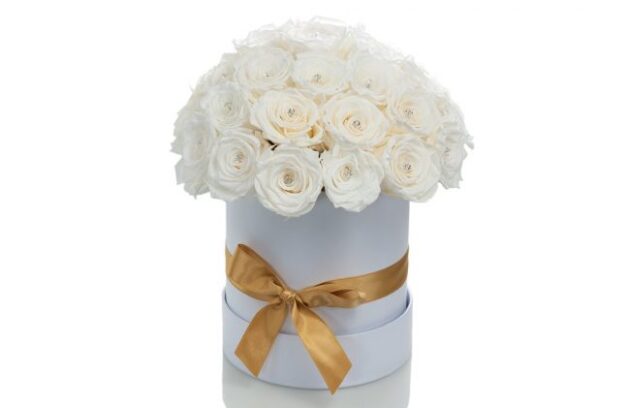 Next Day Delivary Luxury White Roses Hat Bouquet Box