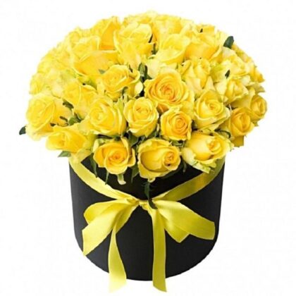 Luxury Fresh Yellow roses hat box delivery UK with 10% Discount