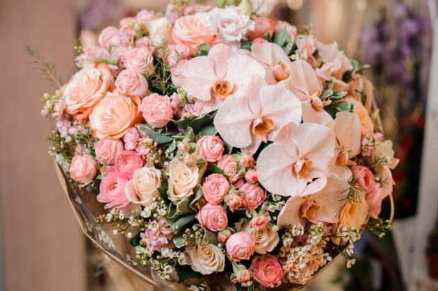 Buy Luxury Fresh 50 Pink Roses Bouquet Delivery