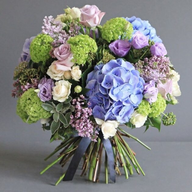 Bouquets with Hydrangeas and Roses