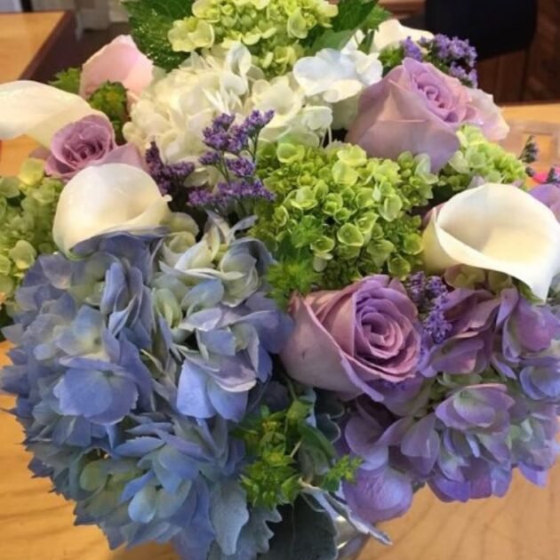 Bouquets with Hydrangeas and Roses