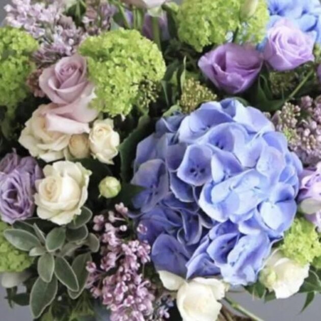 Bouquets with Hydrangeas and Roses