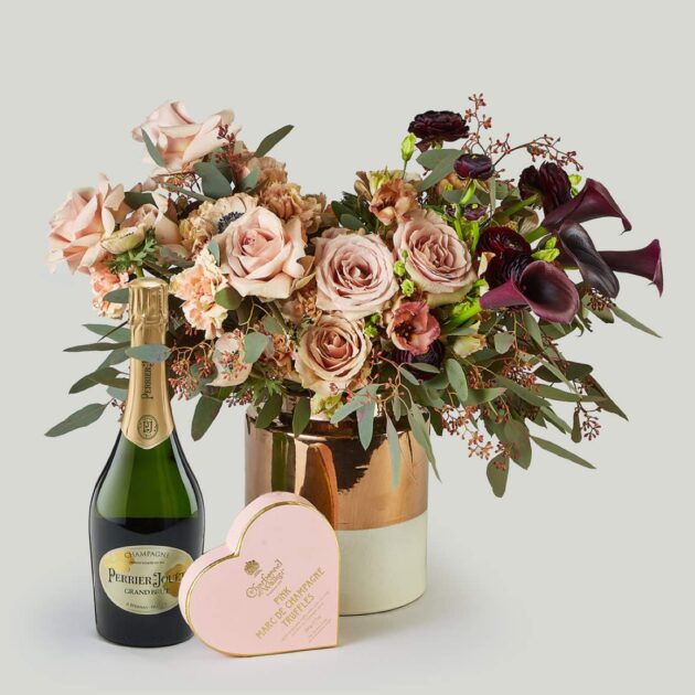 Luxury Flowers Champagne and Chocolates Gift Set