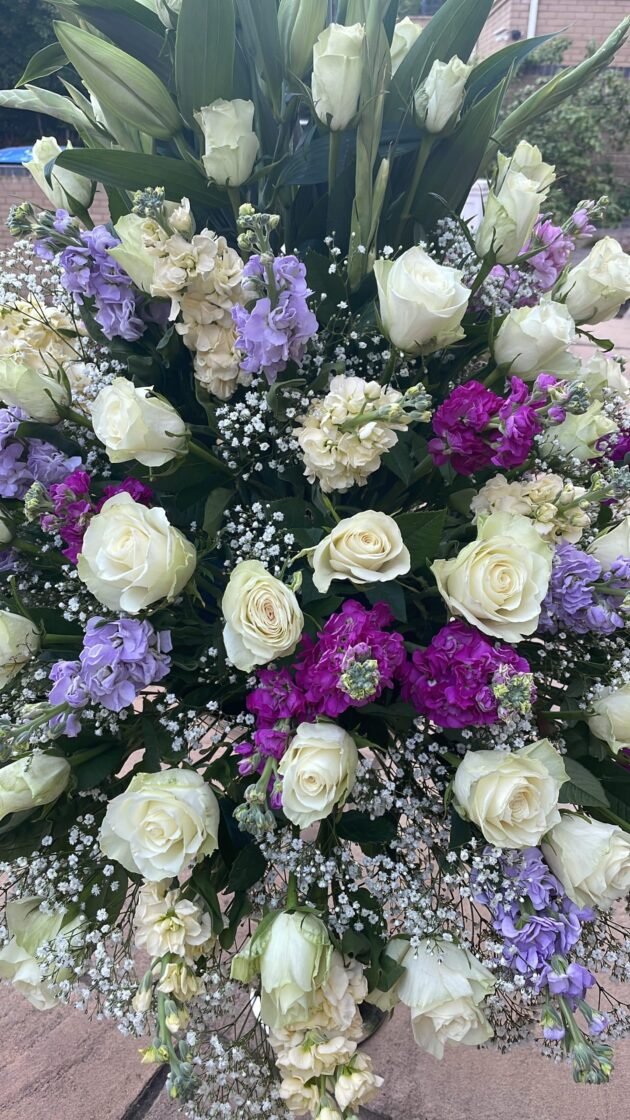 Queen White Roses and Pink Lily Flowers Bouquet