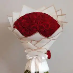 18 Red Roses Bouquet with Glass Vase