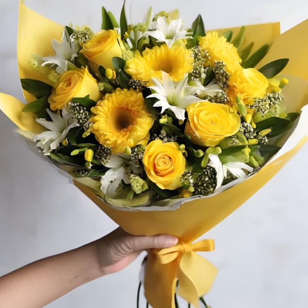 Yellow Daffodils For Happy Mother's Day Flowers Bouquet - Elegant Arrangement for Mom