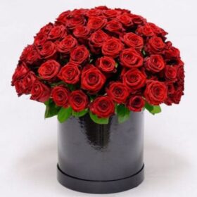 Luxury Fresh Red Roses in Black Hatbox