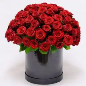 Luxury Fresh Red Roses in Black Hatbox