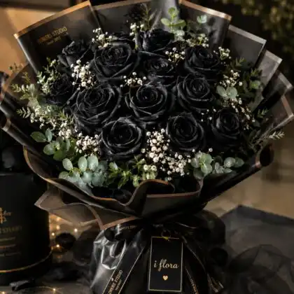 12 Black Roses Bouquet